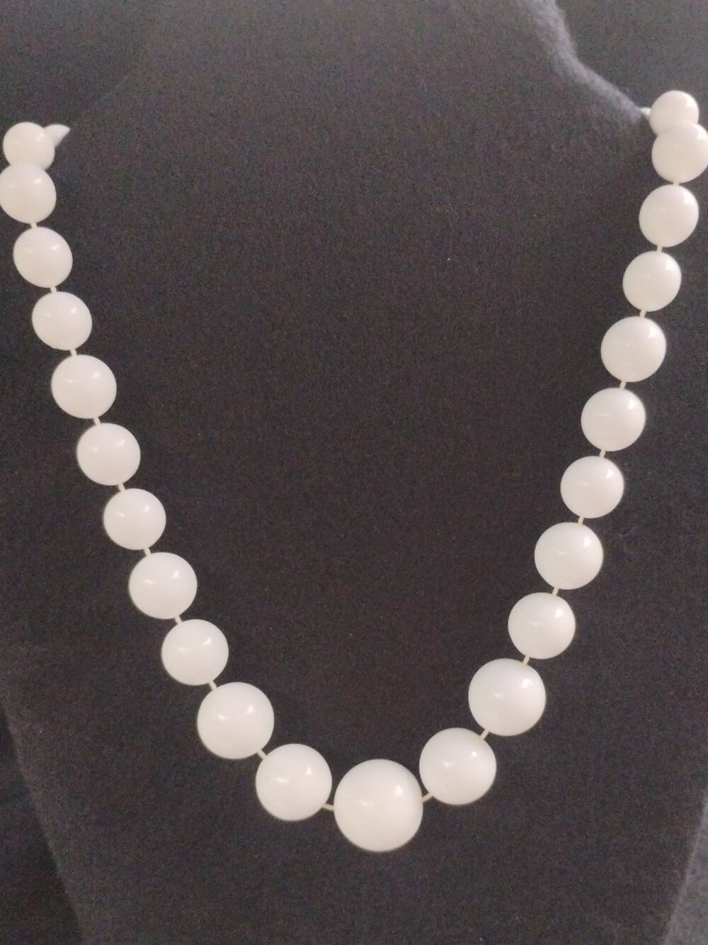 Vintage graduated bead necklace.